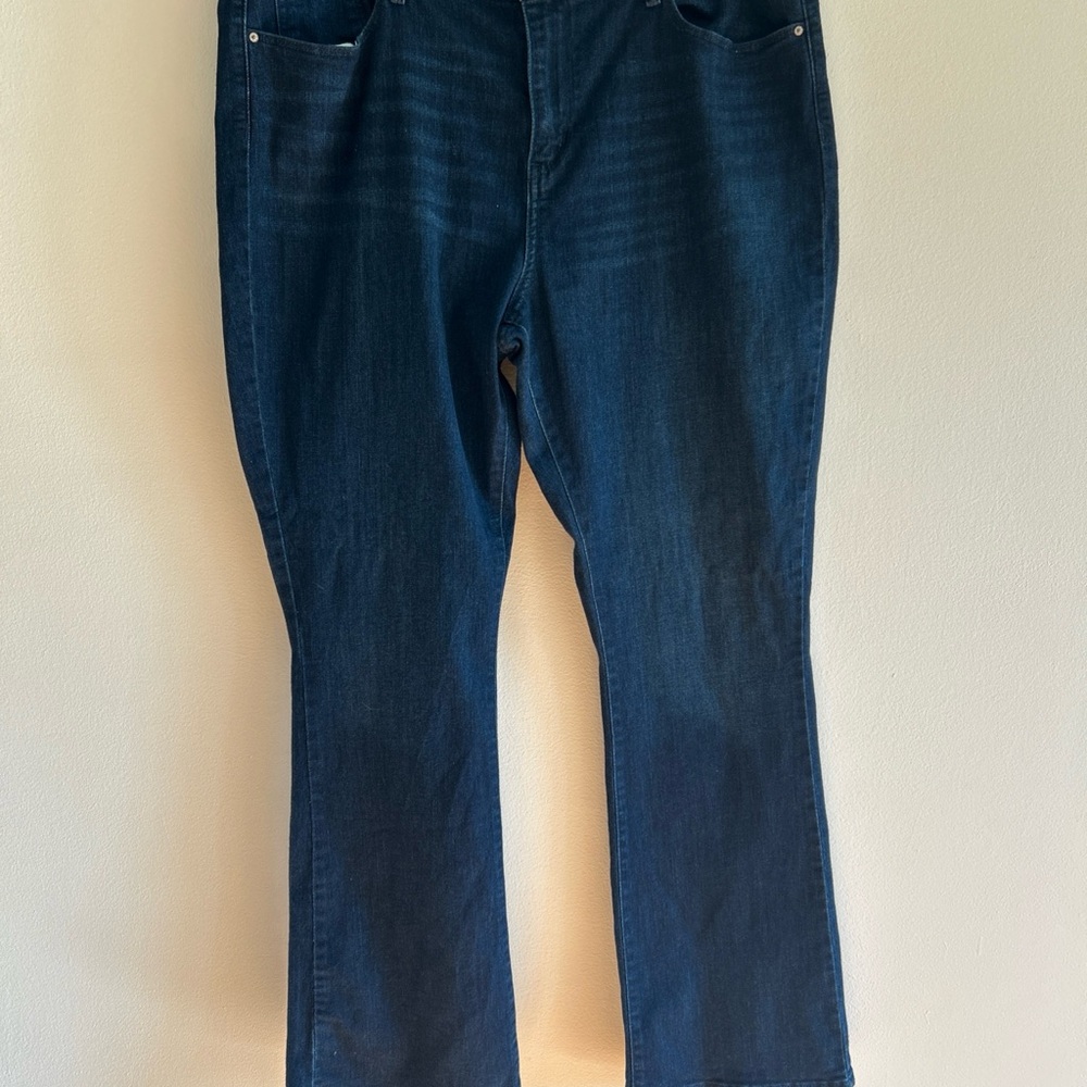 Levi’s Signature Women’s Mid Rise Bootcut Flare Y2K   Dark Wash Denim Jean 35X32
